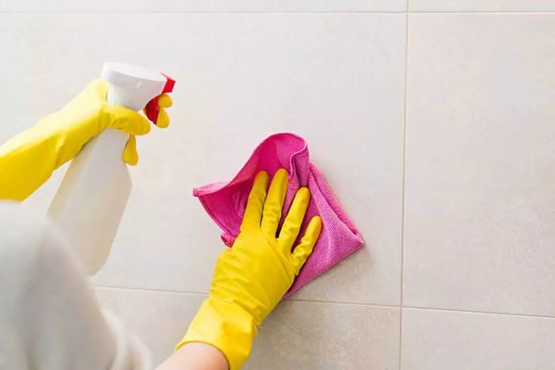 damage, Cleaning tiles, how to clean ceramic tiles, cleaning ceramic tiles using vinegar, can vinegar damage ceramic tiles
